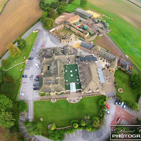 Rogerthorpe Manor Hotel Понтефракт Экстерьер фото