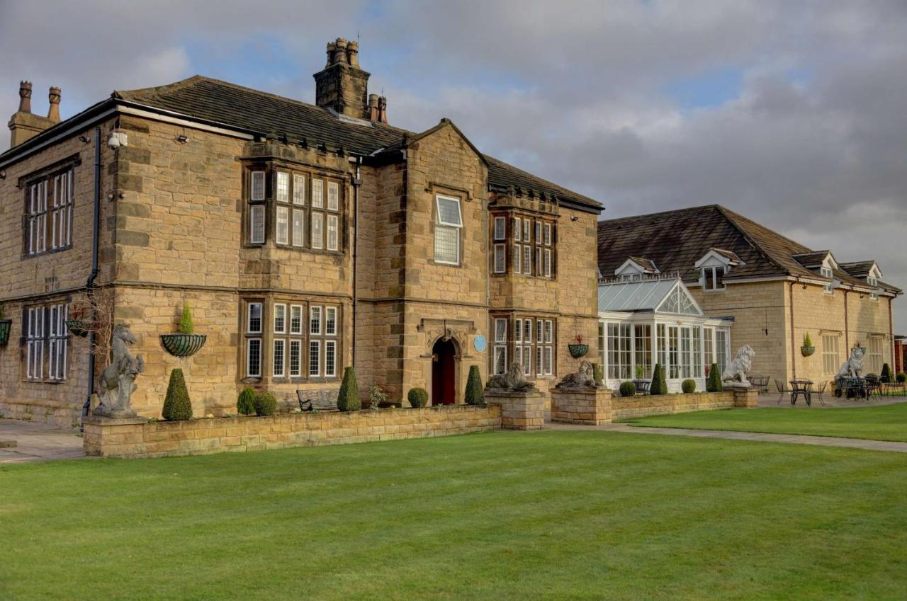 Rogerthorpe Manor Hotel Понтефракт Экстерьер фото