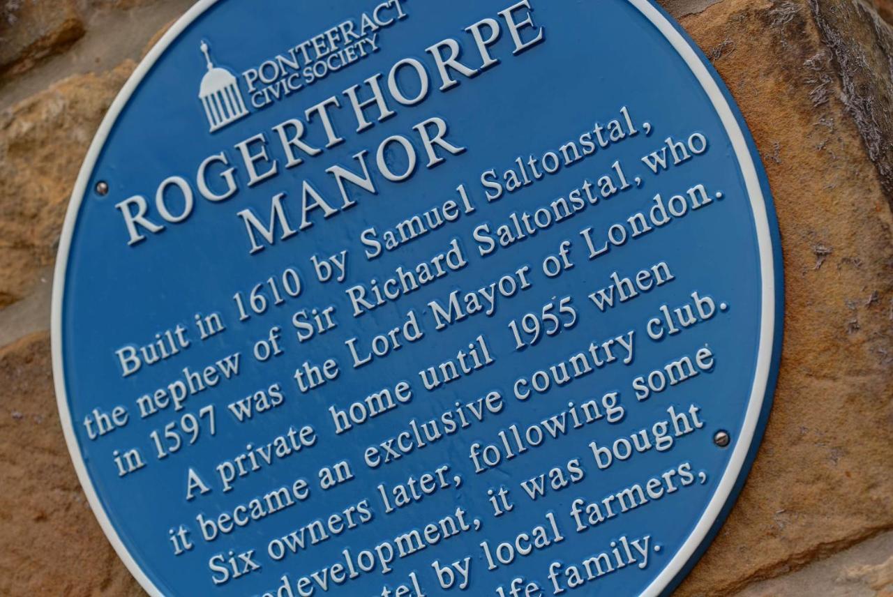 Rogerthorpe Manor Hotel Понтефракт Экстерьер фото