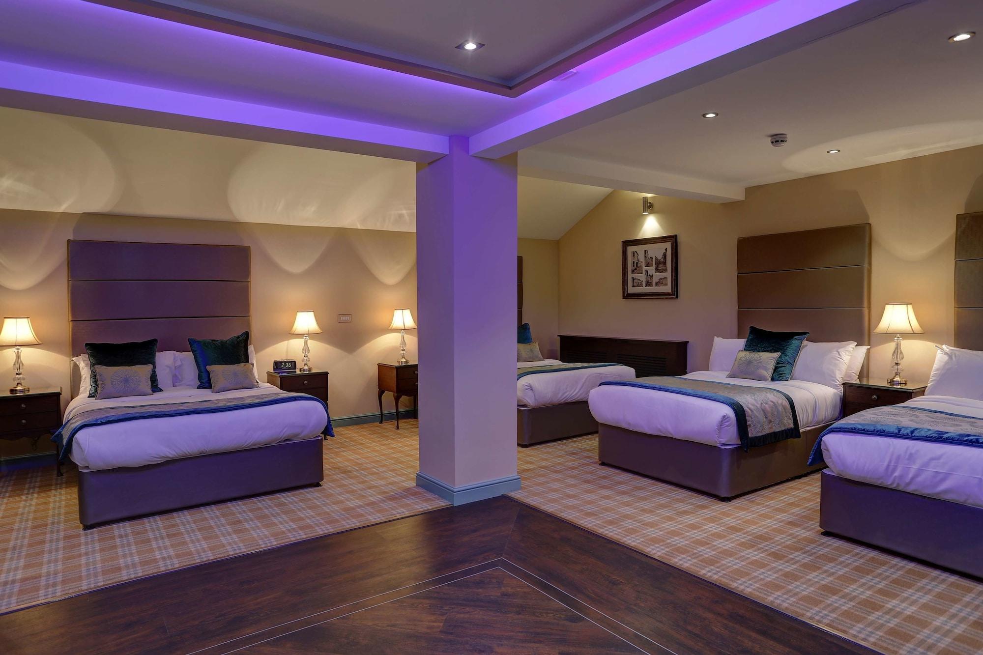 Rogerthorpe Manor Hotel Понтефракт Экстерьер фото