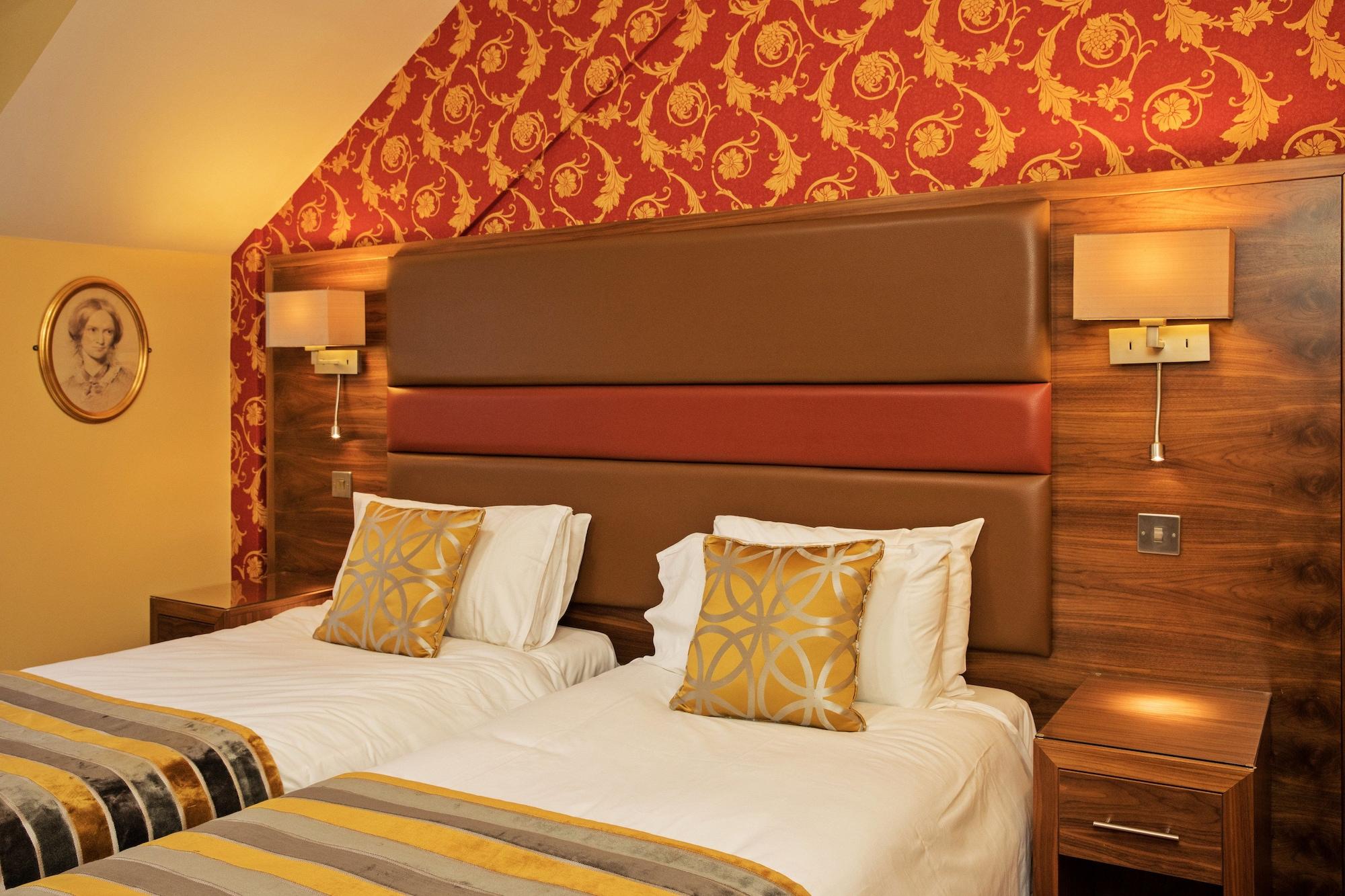 Rogerthorpe Manor Hotel Понтефракт Экстерьер фото