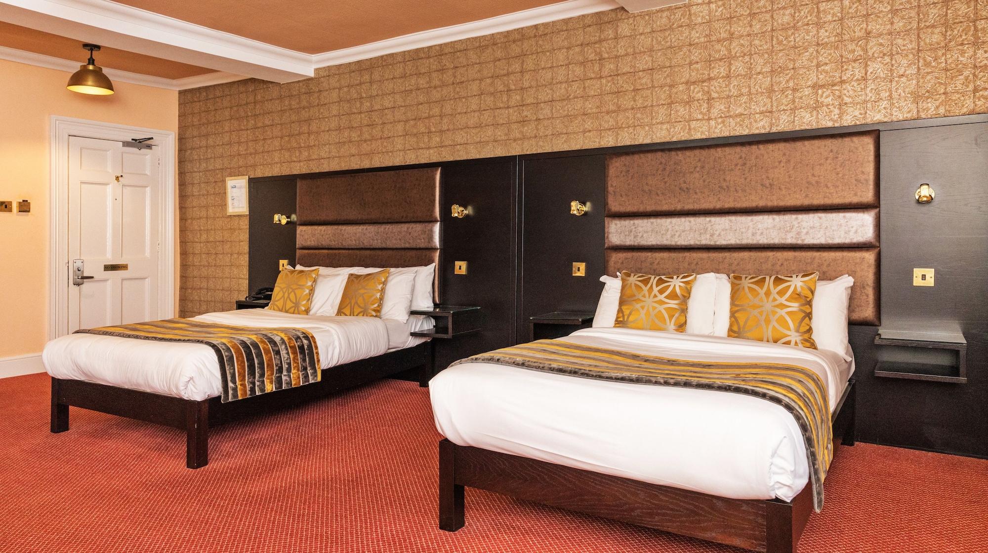 Rogerthorpe Manor Hotel Понтефракт Экстерьер фото