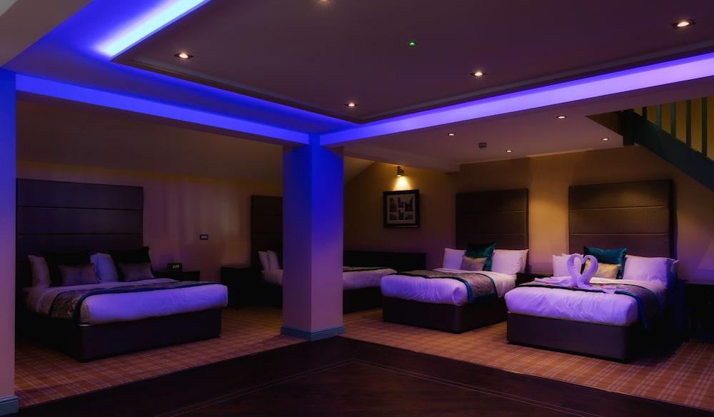 Rogerthorpe Manor Hotel Понтефракт Экстерьер фото