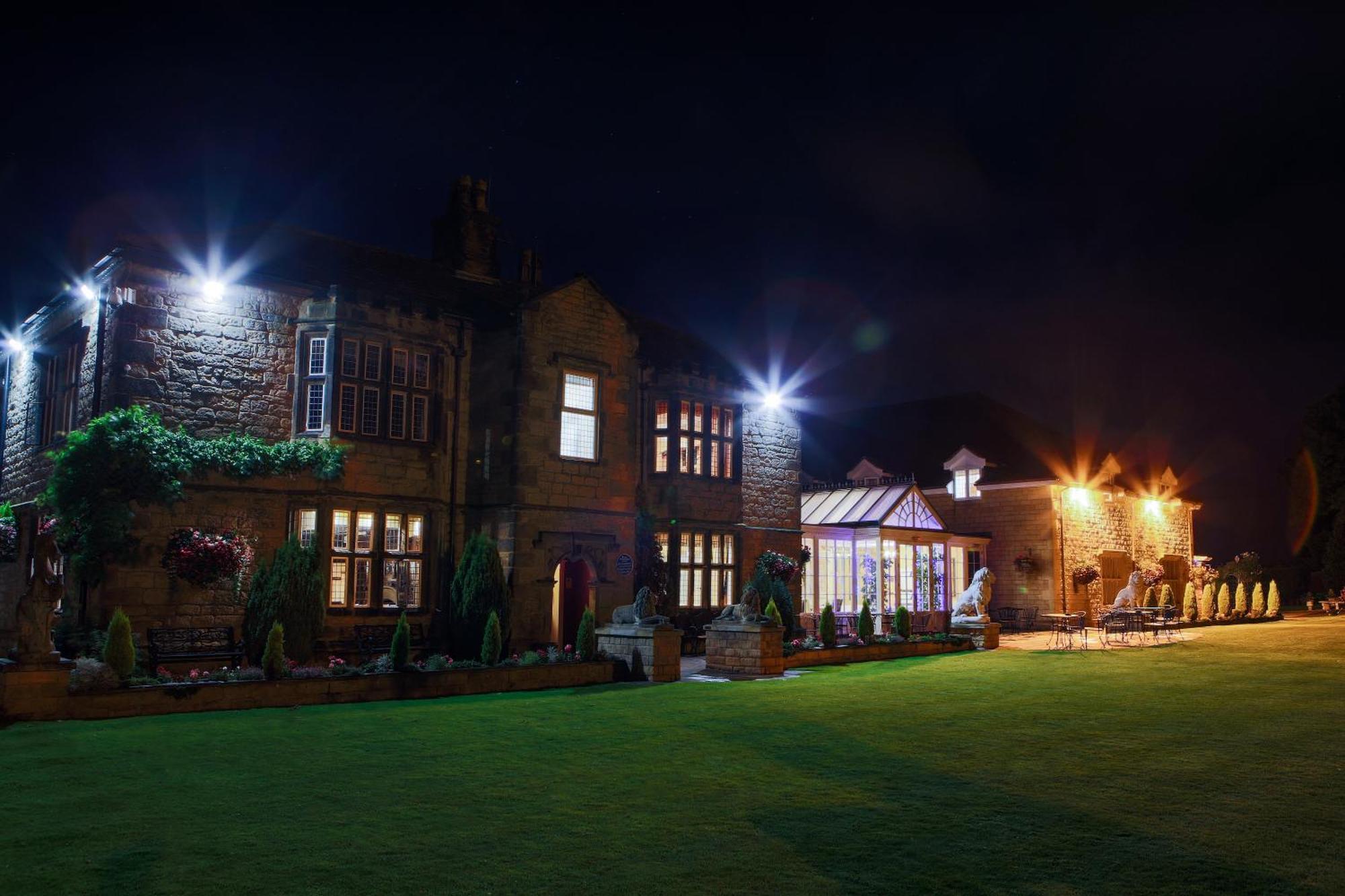 Rogerthorpe Manor Hotel Понтефракт Экстерьер фото