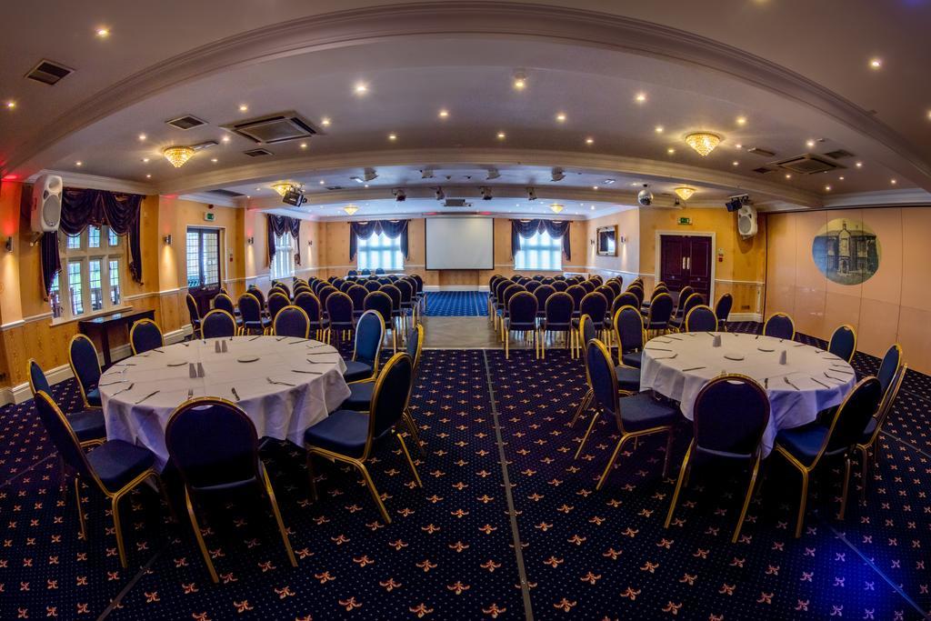 Rogerthorpe Manor Hotel Понтефракт Экстерьер фото