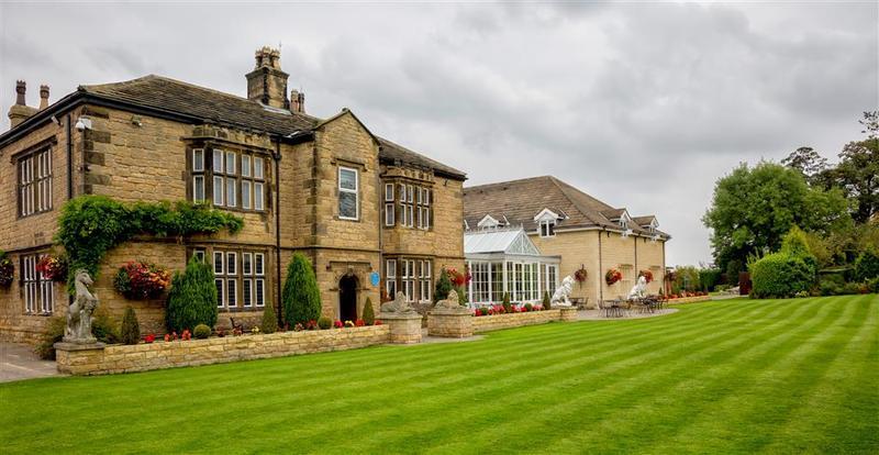 Rogerthorpe Manor Hotel Понтефракт Экстерьер фото