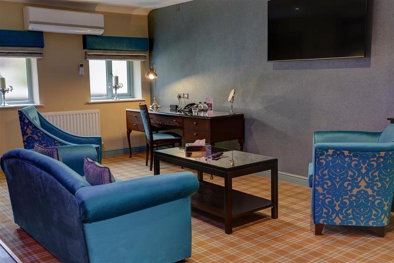 Rogerthorpe Manor Hotel Понтефракт Экстерьер фото