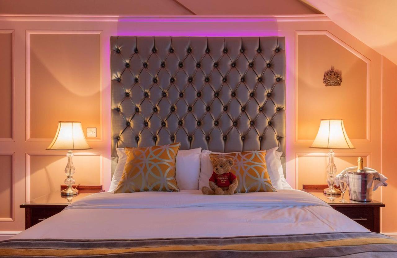 Rogerthorpe Manor Hotel Понтефракт Экстерьер фото