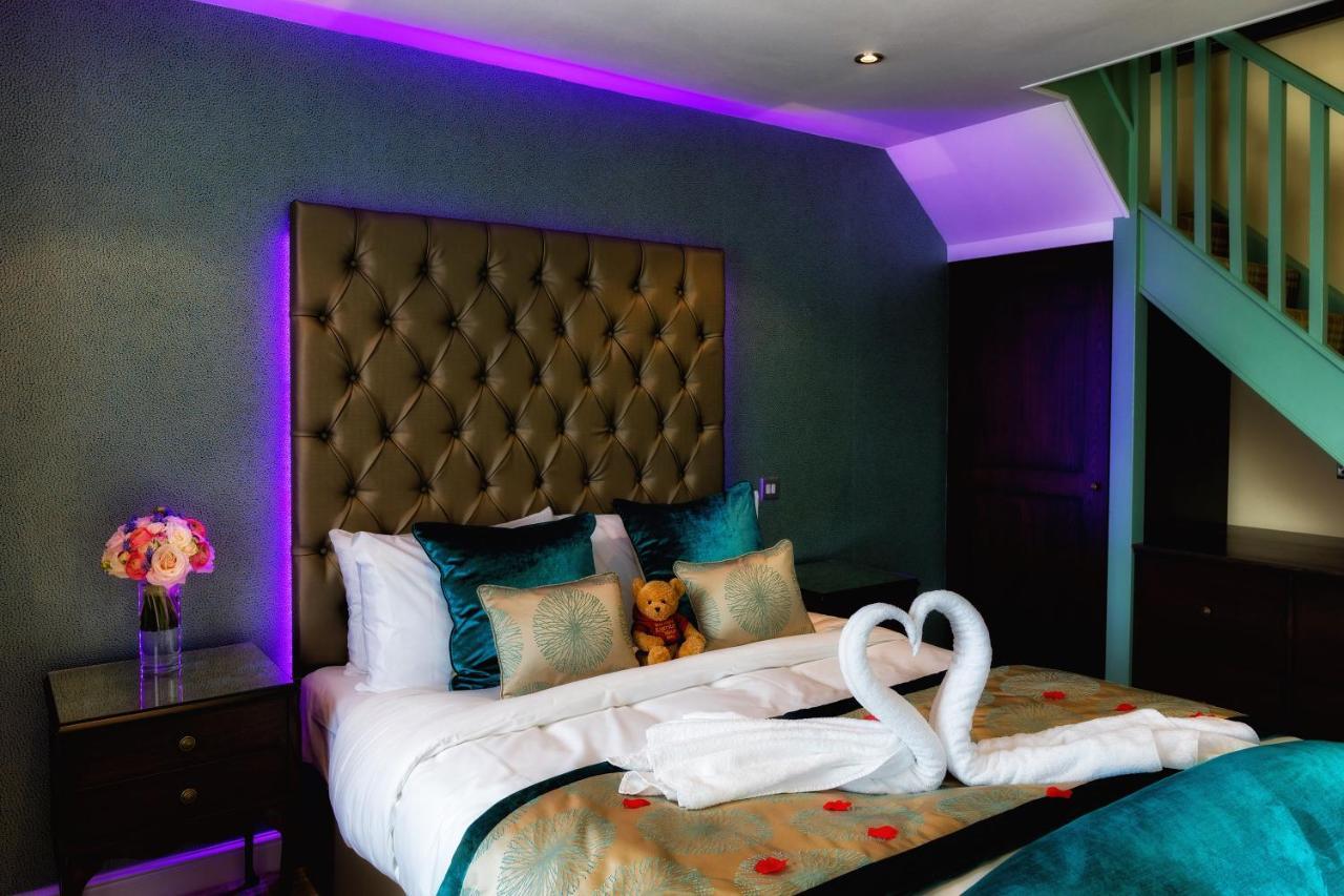 Rogerthorpe Manor Hotel Понтефракт Экстерьер фото